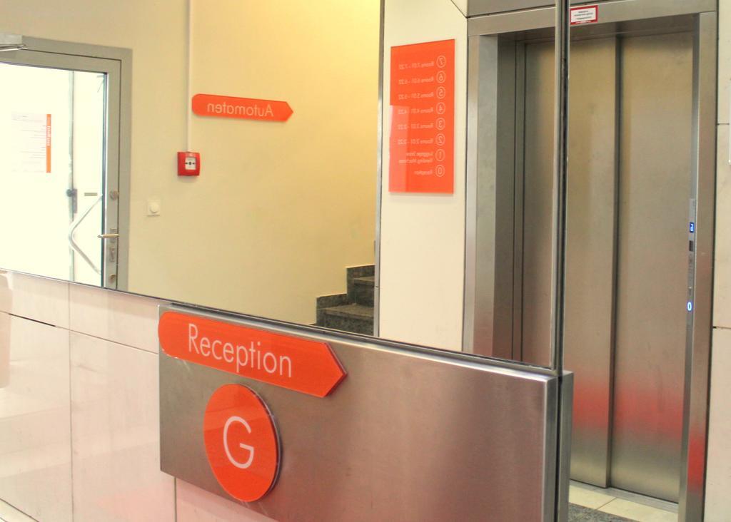easyHotel Frankfurt City Center Frankfurt am Main Buitenkant foto