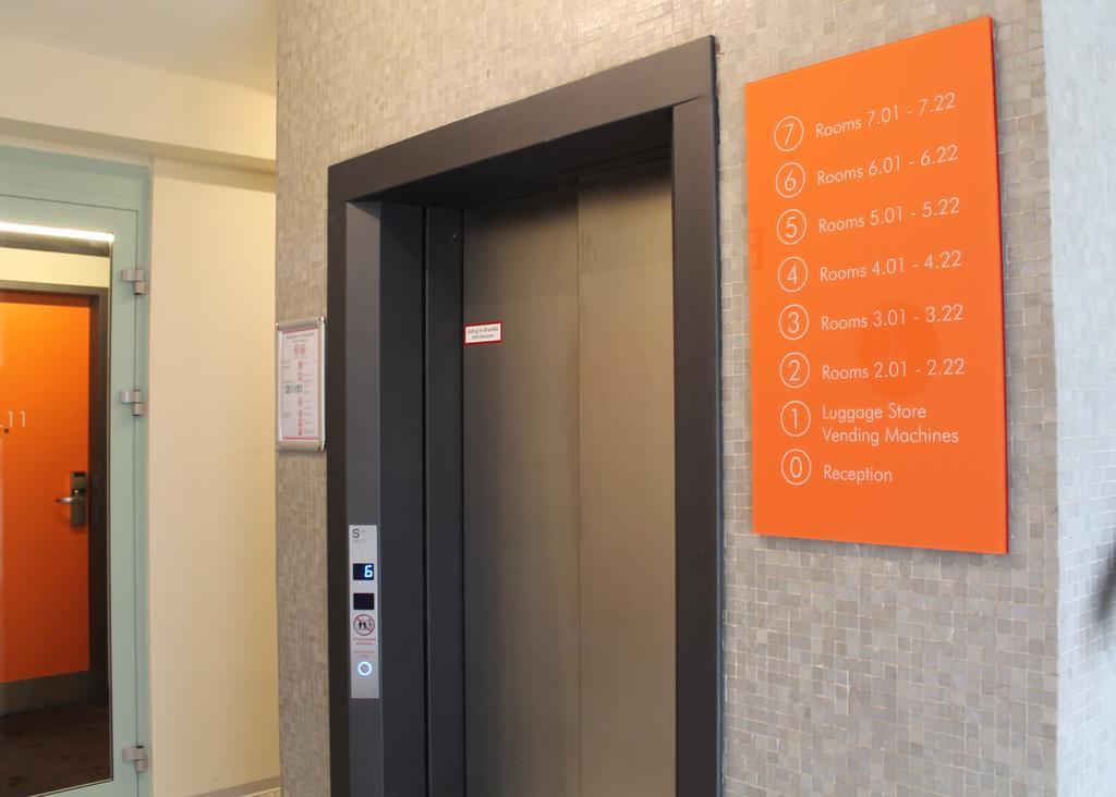 easyHotel Frankfurt City Center Frankfurt am Main Buitenkant foto
