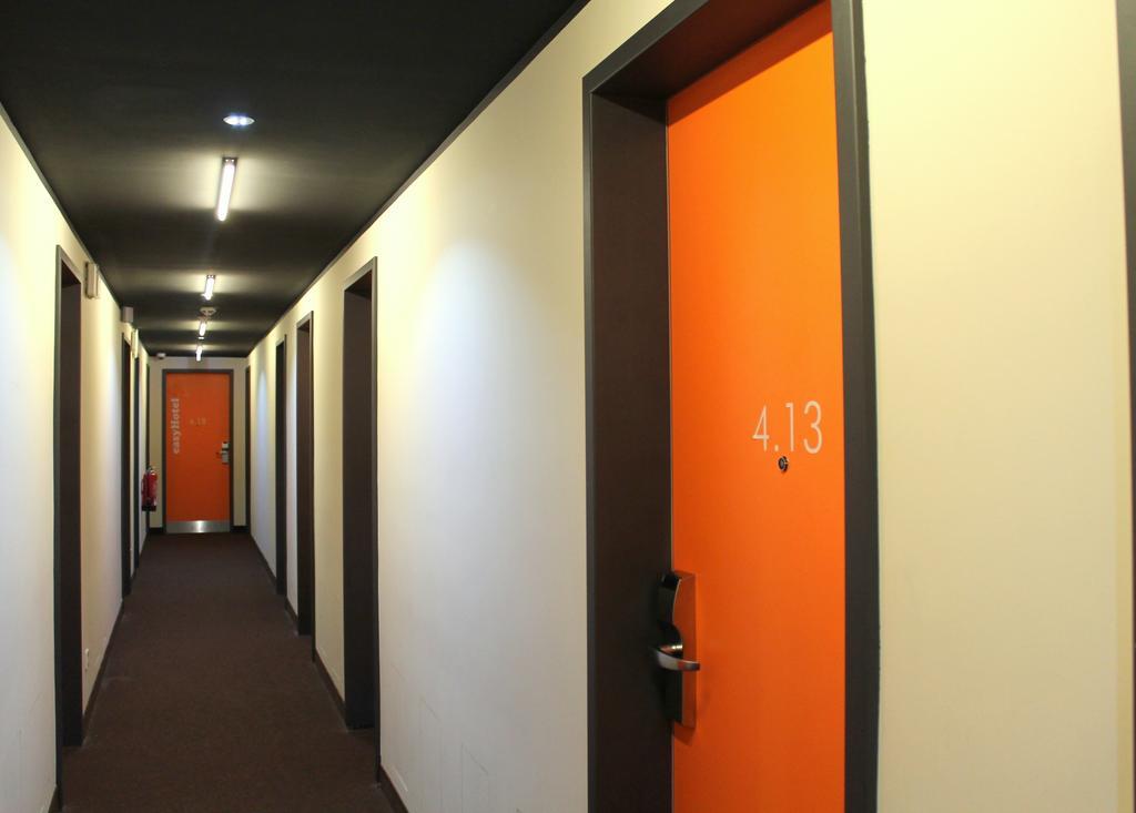 easyHotel Frankfurt City Center Frankfurt am Main Buitenkant foto