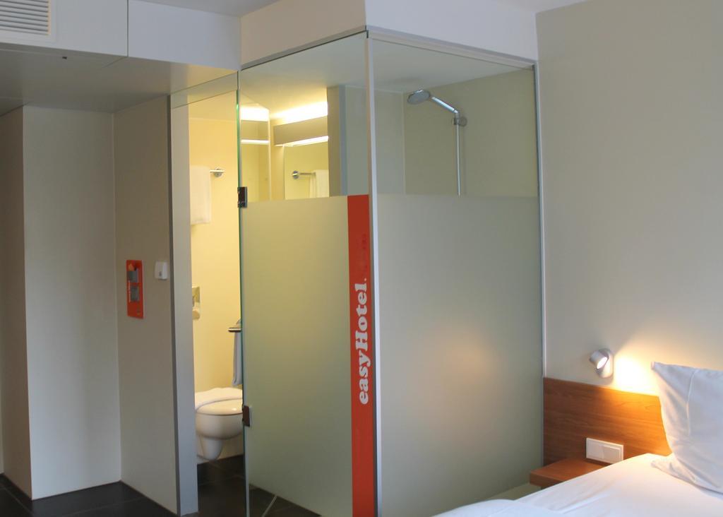 easyHotel Frankfurt City Center Frankfurt am Main Kamer foto