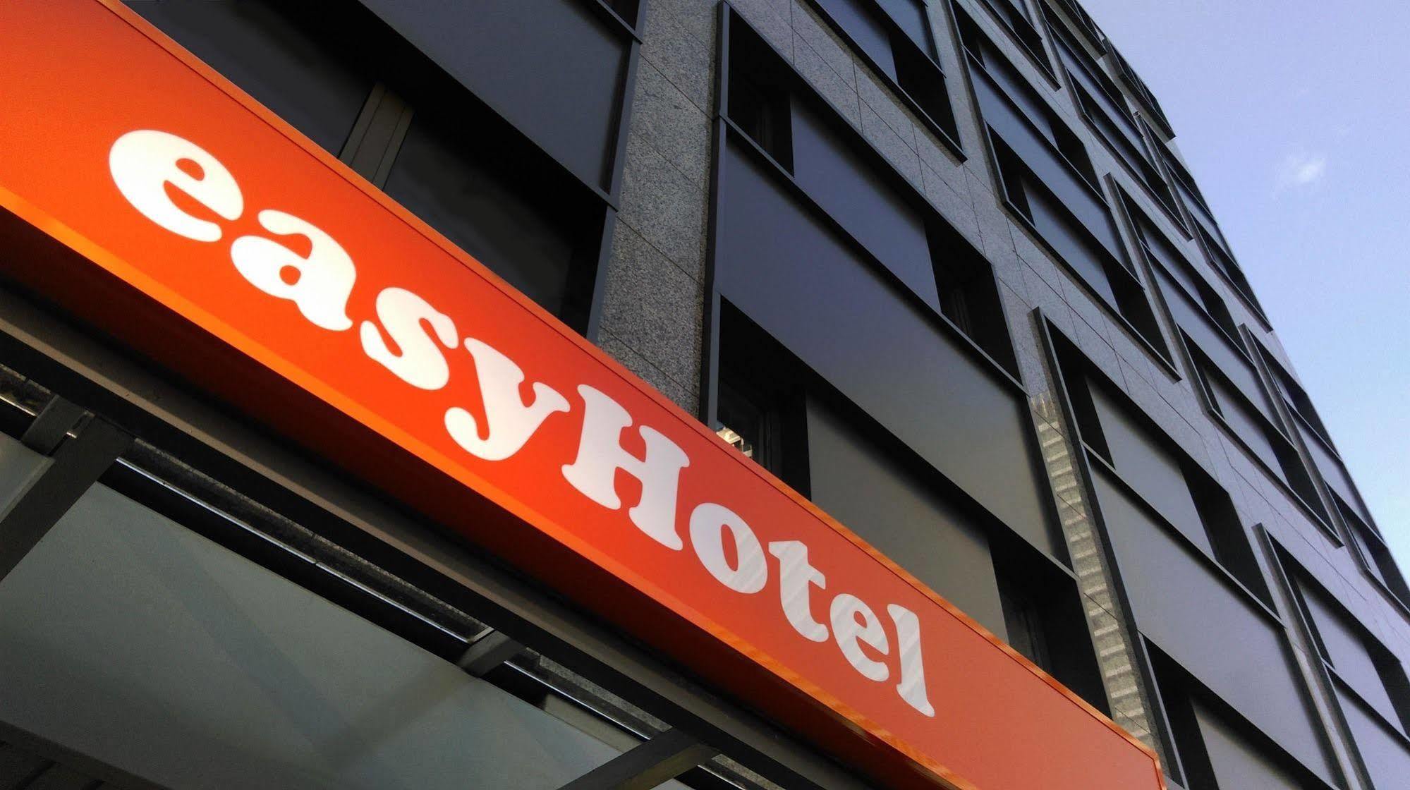 easyHotel Frankfurt City Center Frankfurt am Main Buitenkant foto